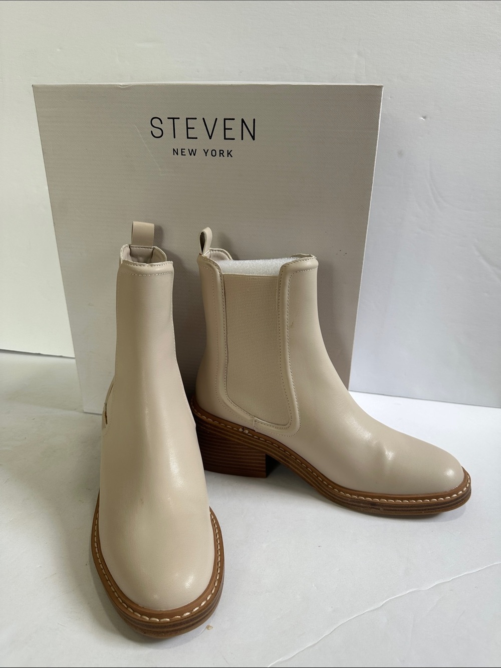 Steve Madden Cabell Bone Booties Size 8 Cream Ankle Boots